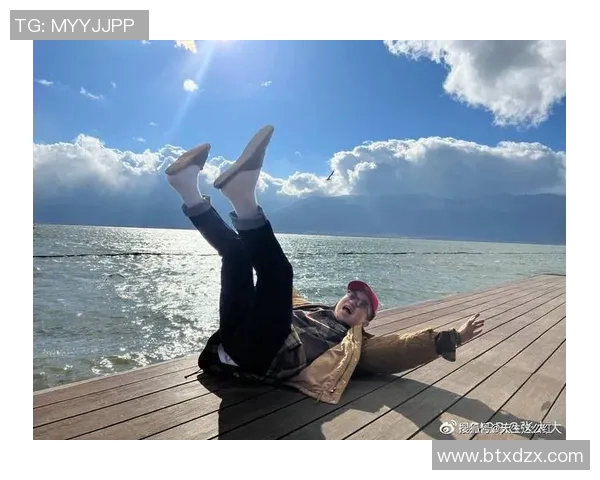 时尚与运动的完美结合足球明星图案拖鞋让你在夏日尽显个性魅力